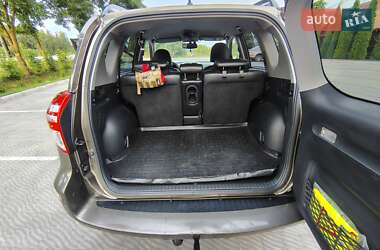 Внедорожник / Кроссовер Toyota RAV4 2010 в 