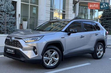 Внедорожник / Кроссовер Toyota RAV4 2020 в Киеве