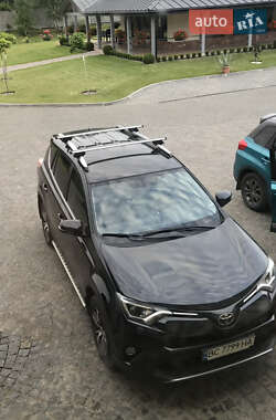 Внедорожник / Кроссовер Toyota RAV4 2017 в Львове
