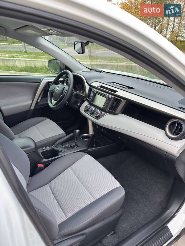Внедорожник / Кроссовер Toyota RAV4 2015 в Долине фото 14 Внедорожник / Кроссовер Toyota RAV4 2015 в Долине