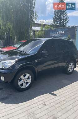 Позашляховик / Кросовер Toyota RAV4 2004 в Харкові