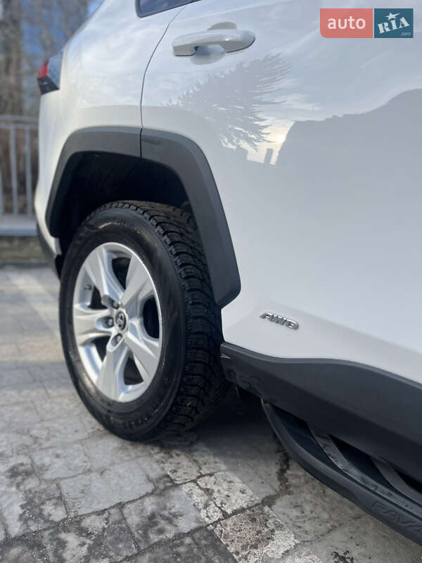 Внедорожник / Кроссовер Toyota RAV4 2019 в Тернополе