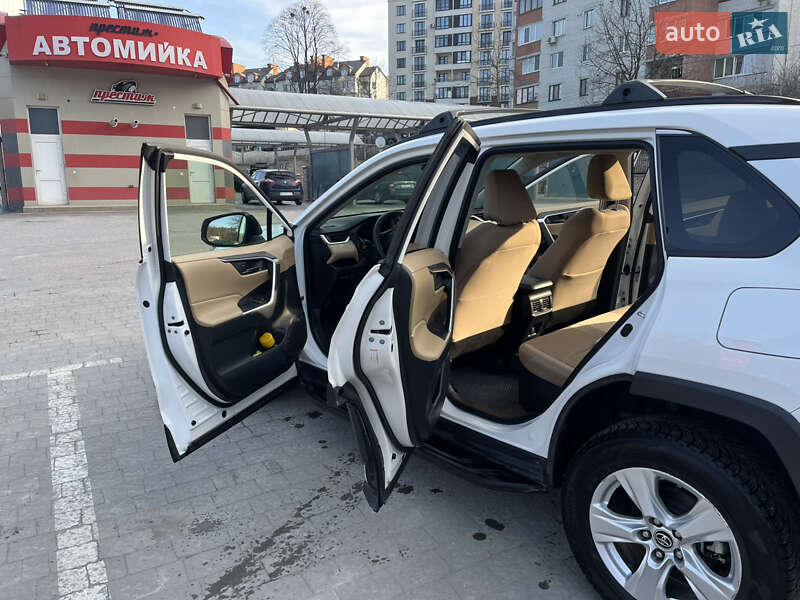 Внедорожник / Кроссовер Toyota RAV4 2019 в Тернополе