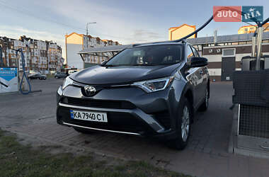 Внедорожник / Кроссовер Toyota RAV4 2018 в 