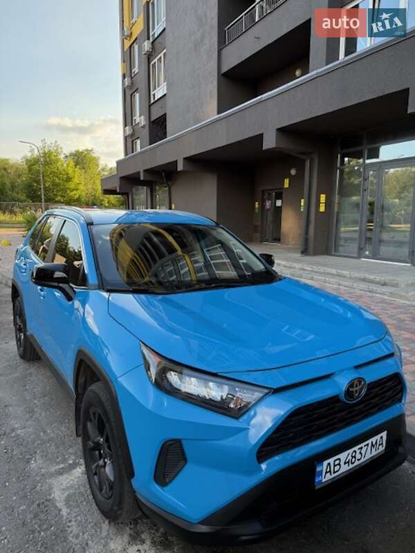Позашляховик / Кросовер Toyota RAV4 2021 в Києві