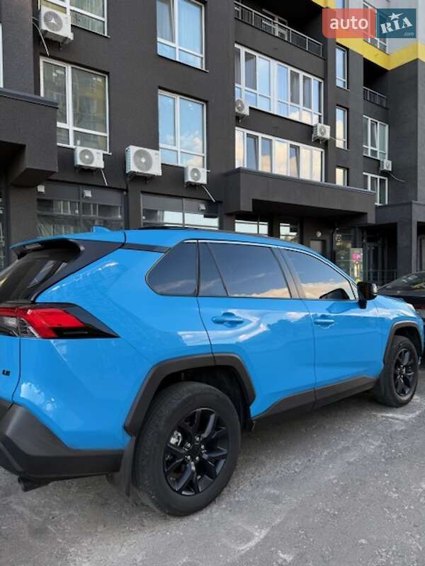 Позашляховик / Кросовер Toyota RAV4 2021 в Києві