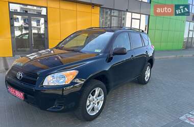 Позашляховик / Кросовер Toyota RAV4 2010 в Рівному