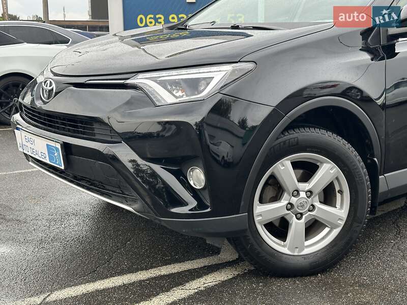 Внедорожник / Кроссовер Toyota RAV4 2016 в Киеве