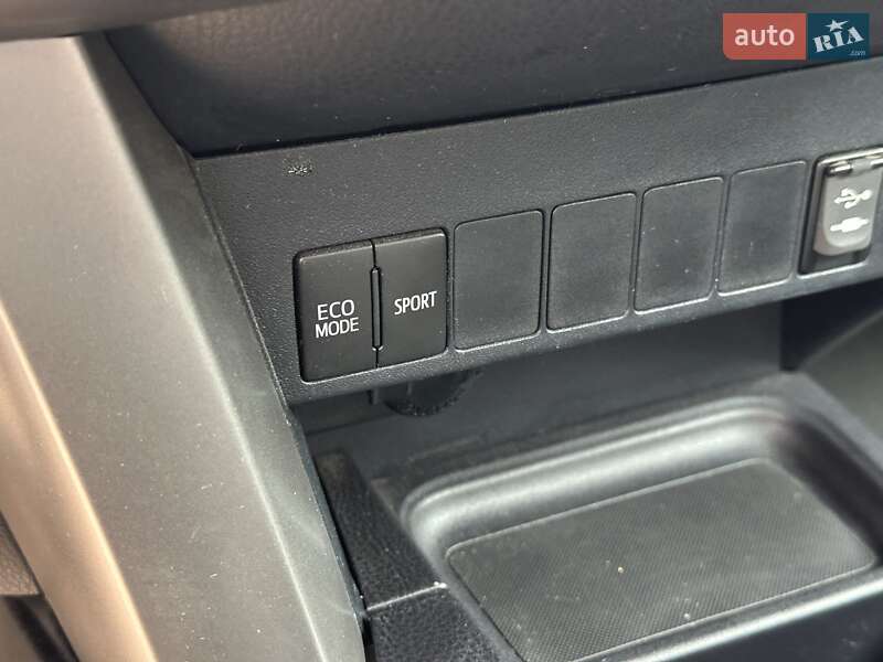 Внедорожник / Кроссовер Toyota RAV4 2016 в Киеве