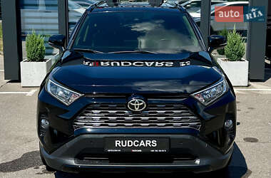 Внедорожник / Кроссовер Toyota RAV4 2019 в 