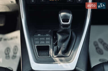 Внедорожник / Кроссовер Toyota RAV4 2019 в 