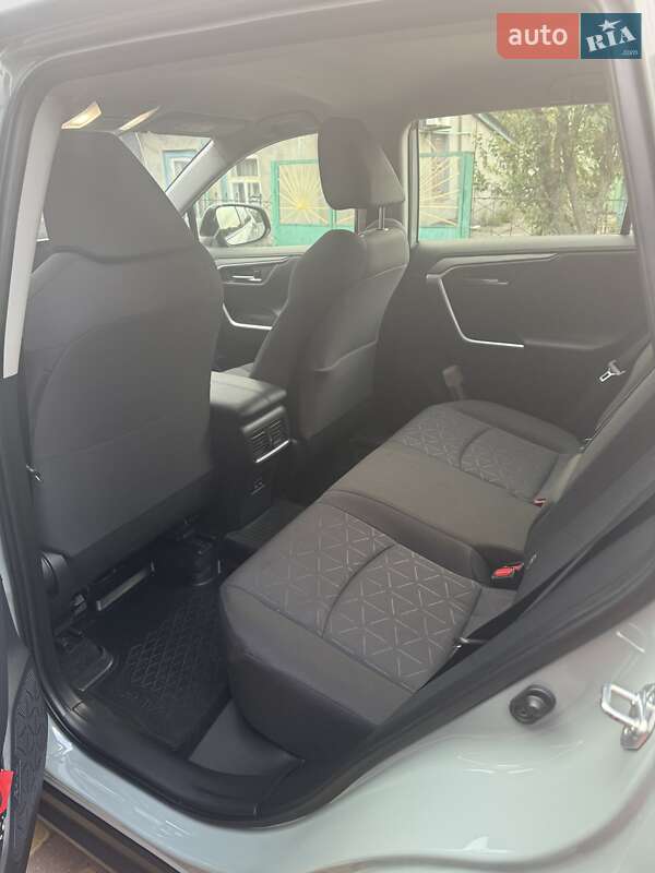 Внедорожник / Кроссовер Toyota RAV4 2022 в Полтаве