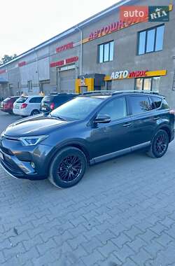 Внедорожник / Кроссовер Toyota RAV4 2015 в 
