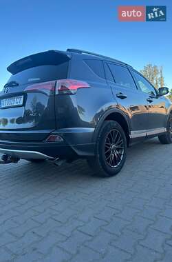 Внедорожник / Кроссовер Toyota RAV4 2015 в 