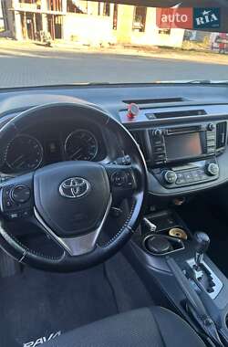 Внедорожник / Кроссовер Toyota RAV4 2015 в 