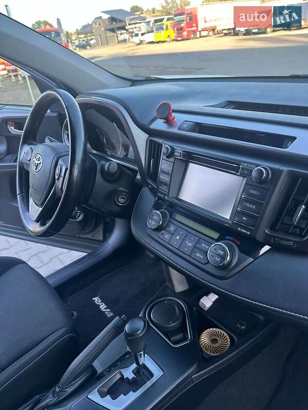Внедорожник / Кроссовер Toyota RAV4 2015 в Коломые