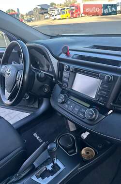 Внедорожник / Кроссовер Toyota RAV4 2015 в 
