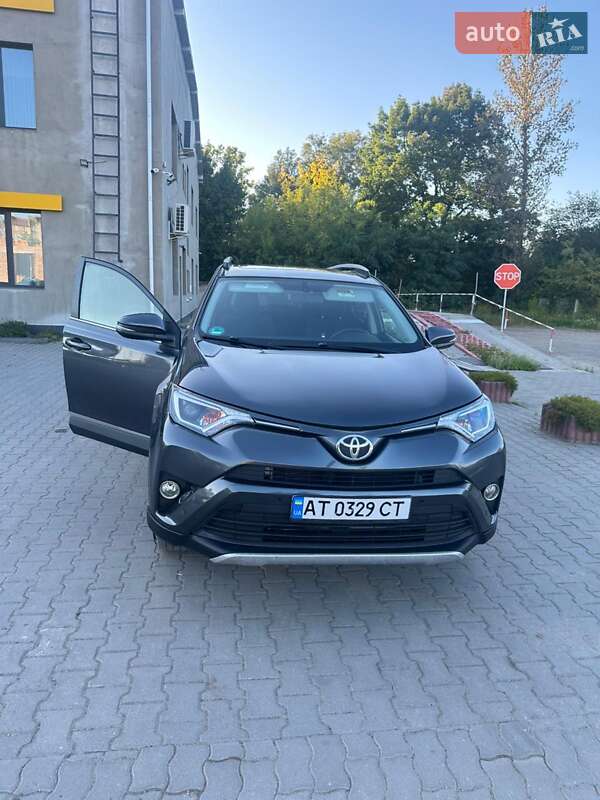 Внедорожник / Кроссовер Toyota RAV4 2015 в Коломые