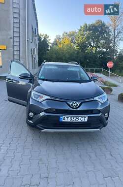 Внедорожник / Кроссовер Toyota RAV4 2015 в 