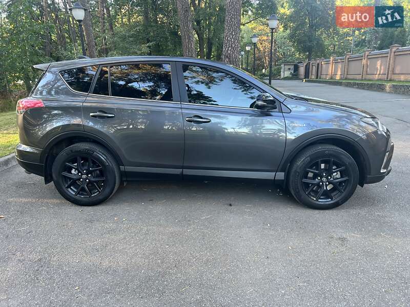 Внедорожник / Кроссовер Toyota RAV4 2018 в Чернигове