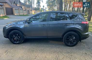 Внедорожник / Кроссовер Toyota RAV4 2018 в 