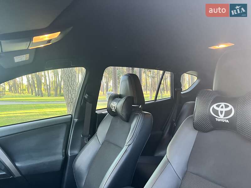 Внедорожник / Кроссовер Toyota RAV4 2018 в Чернигове