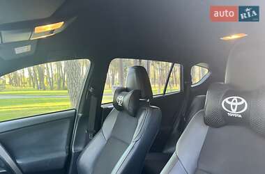Внедорожник / Кроссовер Toyota RAV4 2018 в 