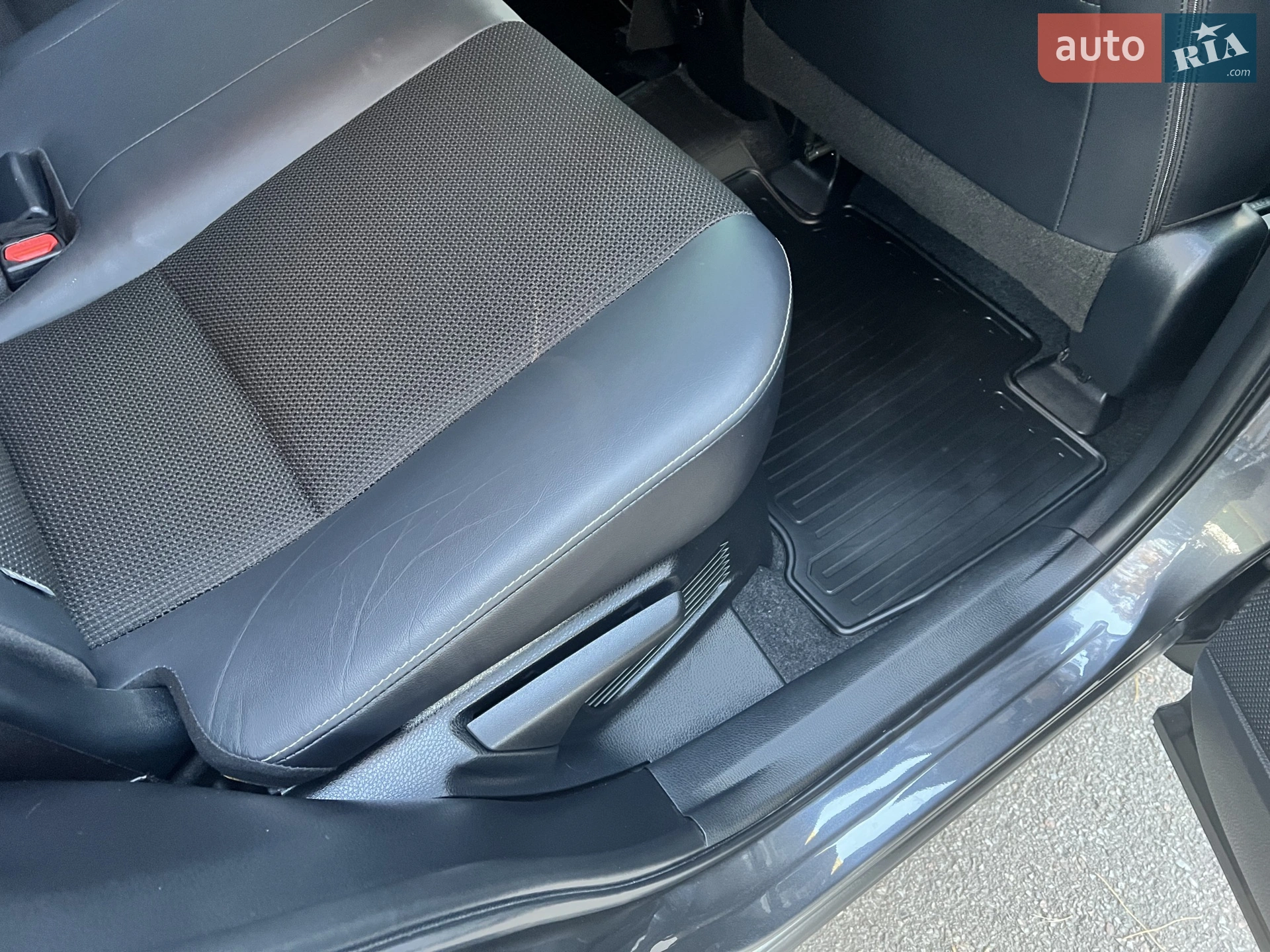 2018 Toyota RAV 4 - мініатюра 16