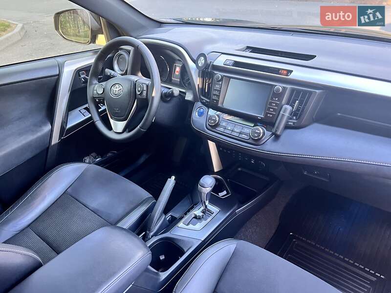 Внедорожник / Кроссовер Toyota RAV4 2018 в Чернигове