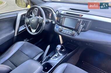 Внедорожник / Кроссовер Toyota RAV4 2018 в 