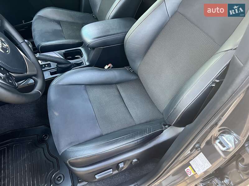 Внедорожник / Кроссовер Toyota RAV4 2018 в Чернигове