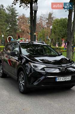 Внедорожник / Кроссовер Toyota RAV4 2017 в Харькове