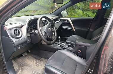 Внедорожник / Кроссовер Toyota RAV4 2017 в 