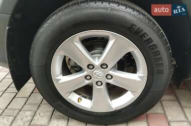 Внедорожник / Кроссовер Toyota RAV4 2013 в 