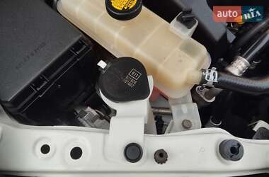 Внедорожник / Кроссовер Toyota RAV4 2013 в 