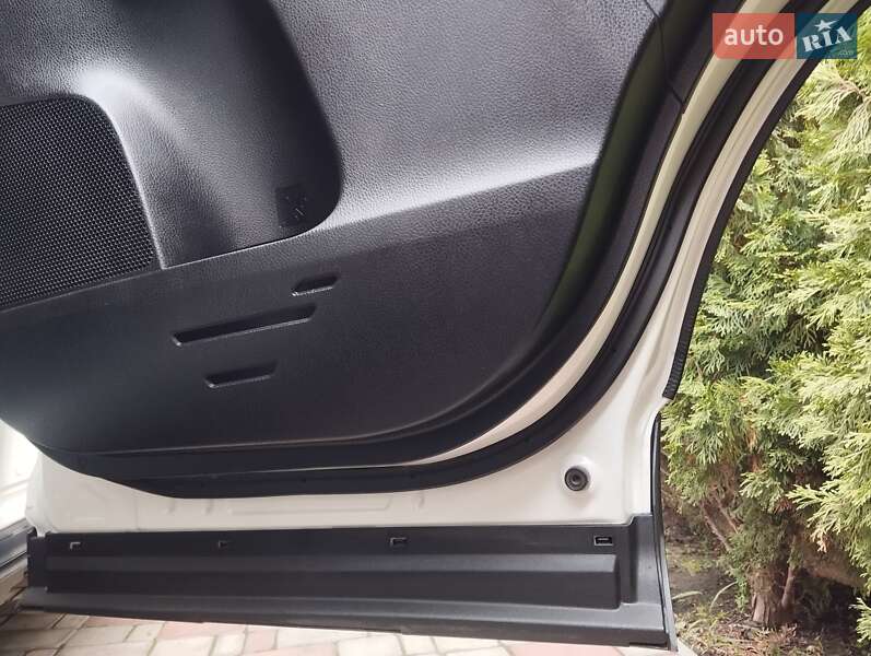 Позашляховик / Кросовер Toyota RAV4 2013 в Одесі