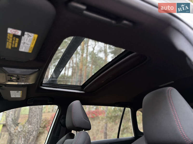 Внедорожник / Кроссовер Toyota RAV4 2021 в Киеве