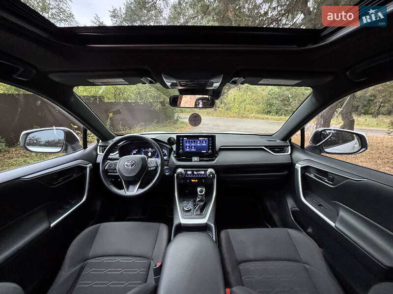 Внедорожник / Кроссовер Toyota RAV4 2021 в Киеве