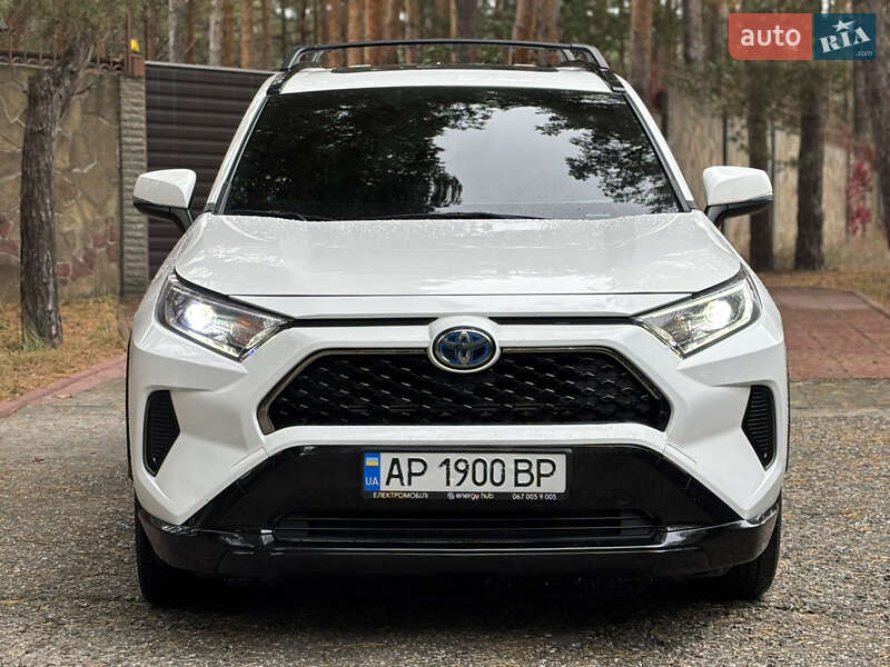 Внедорожник / Кроссовер Toyota RAV4 2021 в Киеве