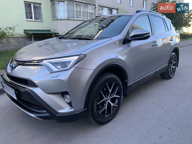Позашляховик / Кросовер Toyota RAV4 2017 в  фото Позашляховик / Кросовер Toyota RAV4 2017 в