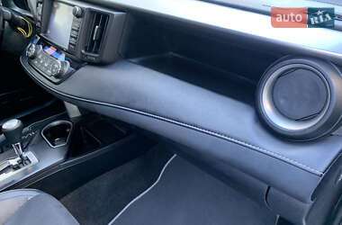 Позашляховик / Кросовер Toyota RAV4 2017 в  фото 30 Позашляховик / Кросовер Toyota RAV4 2017 в