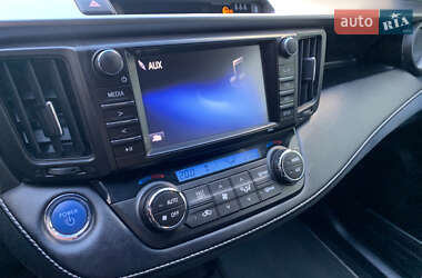 Позашляховик / Кросовер Toyota RAV4 2017 в  фото 41 Позашляховик / Кросовер Toyota RAV4 2017 в