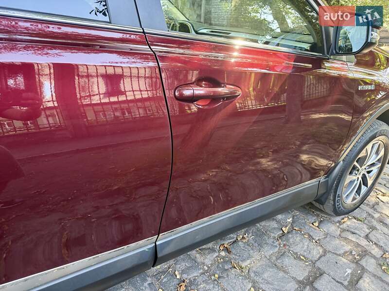 Позашляховик / Кросовер Toyota RAV4 2017 в Кам'янському