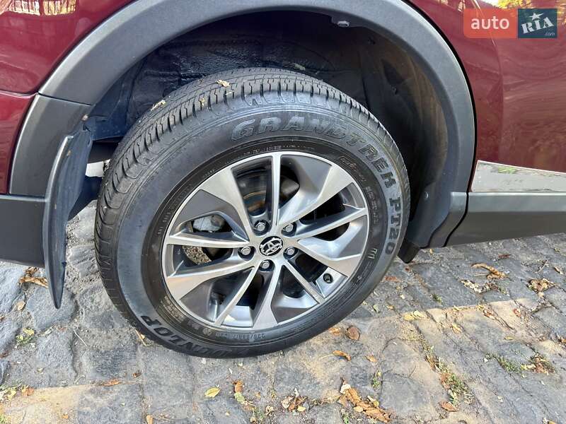 Позашляховик / Кросовер Toyota RAV4 2017 в Кам'янському