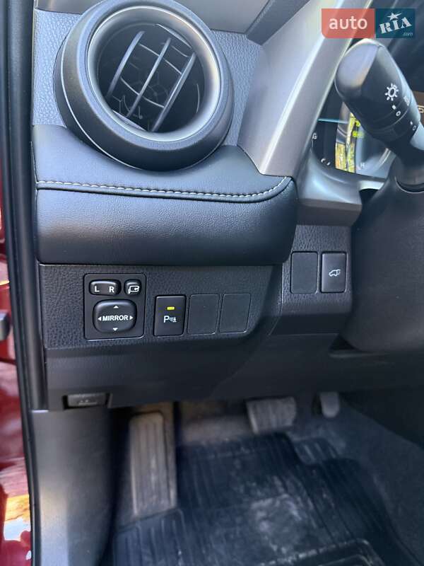 Позашляховик / Кросовер Toyota RAV4 2017 в Кам'янському