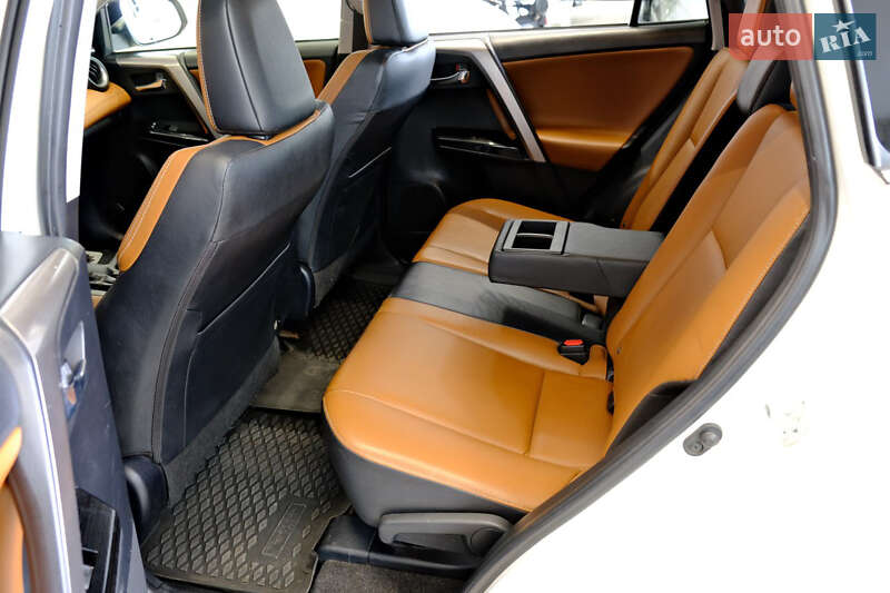 Внедорожник / Кроссовер Toyota RAV4 2016 в Одессе