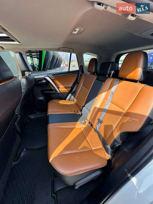Внедорожник / Кроссовер Toyota RAV4 2016 в Одессе