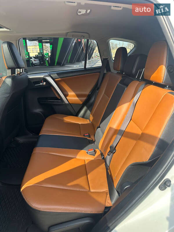 Внедорожник / Кроссовер Toyota RAV4 2016 в Одессе