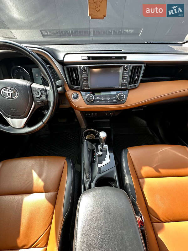 Внедорожник / Кроссовер Toyota RAV4 2016 в Одессе