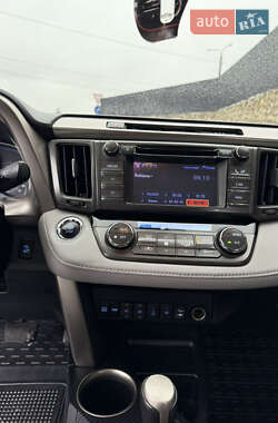 Внедорожник / Кроссовер Toyota RAV4 2013 в 